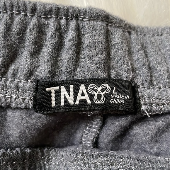 Aritzia TNA Shorts - Picture 2 of 3